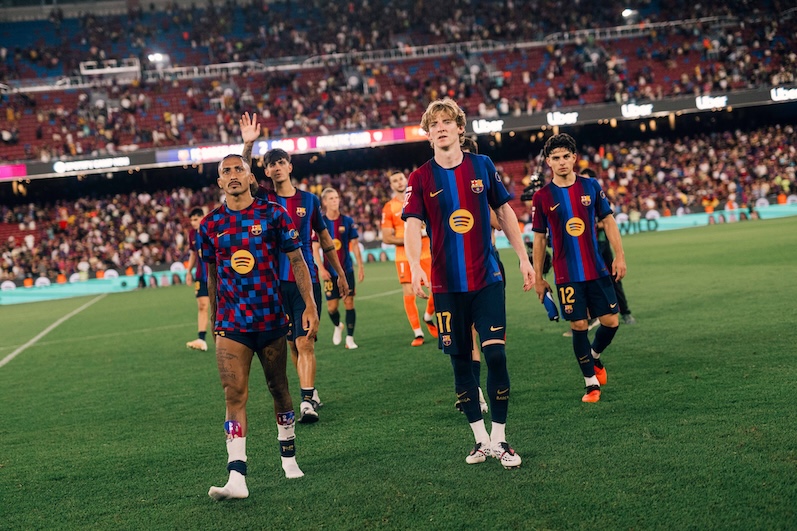 Os craques do Barça, felizes após a vitoria sobre o Athletic, pela LaLiga. / @FCBarcelona_br