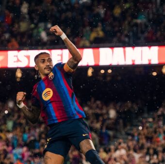 Raphinha marcou um hat-trick contra o Racing Club, pela LaLiga. / @FCBarcelona_br
