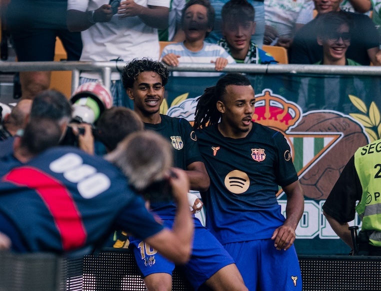 Lamine Yamal foi o grande destaque na goleada do Barça em Sevilha. / @FCBarcelona_br