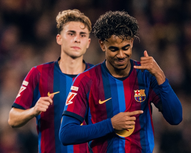 Lamine marcou uma dobradinha na goleada do Barça por 6 a 1 sobre o Alavés, pela LaLiga. / @FCBarcelona_br